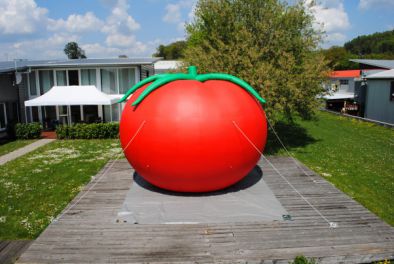 Aufblasbare Riesen-Tomate