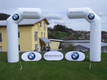 Aufblasbarer Torbogen Halfbow Classic für BMW