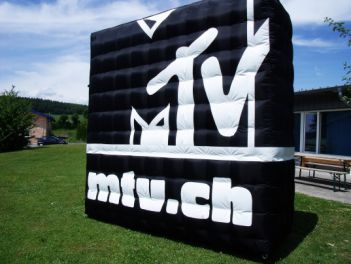 Aufblasbarer Werbequader für MTV Schweiz
