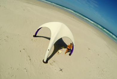 Pneumatisches Zelt am Strand