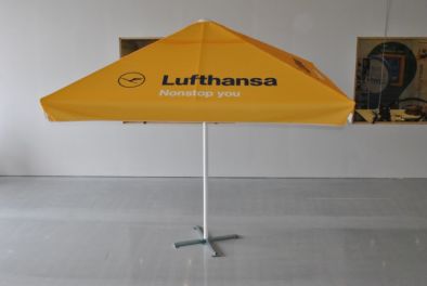 Werbeschirm eckig Lufthansa