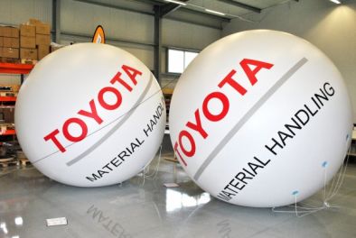 Werbeballone für Toyota