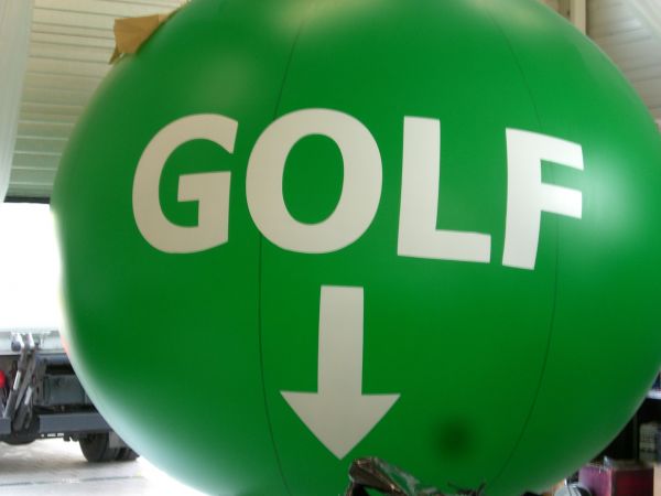 Erneut einen Werbeballon EvoSkySign 300 für Golf-Shot hergestellt.