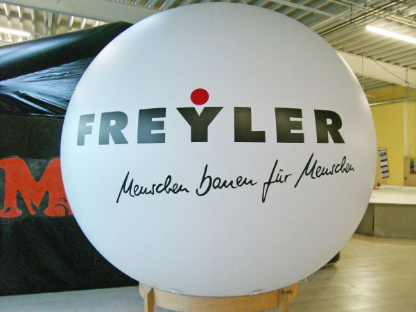 Werbeballone für DFI und Freyler produziert