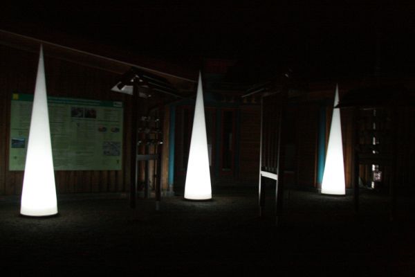60 Aufblasbare Leuchtkegel und aufblasbare Zelte für die Lange Nacht der Wissenschaft 