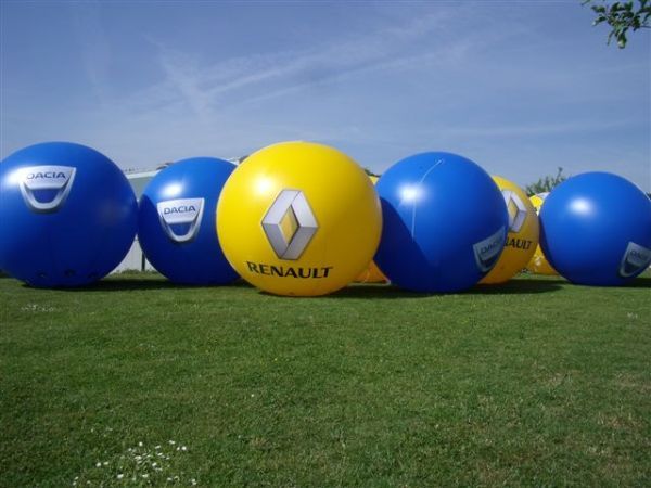 Mega-Werbeballone lassen Ihre Marke abheben!