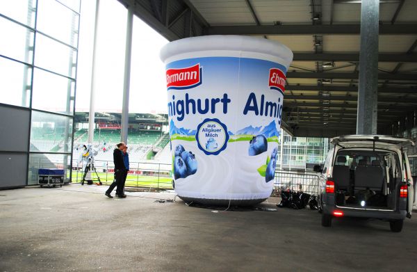 Größter Ehrmann Joghurt-Becher der Welt