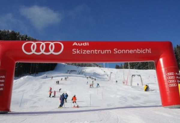 Torbögen für Ski-Events – Werbung auf der Zielgeraden